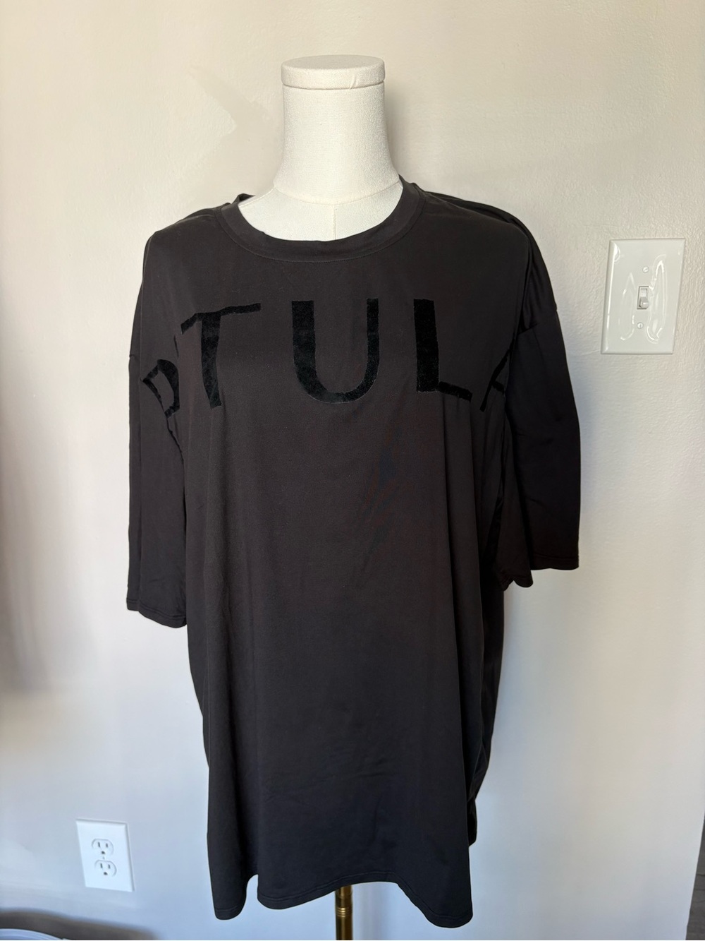 P'tula Black Short-Sleeve Graphic Crewneck Tee